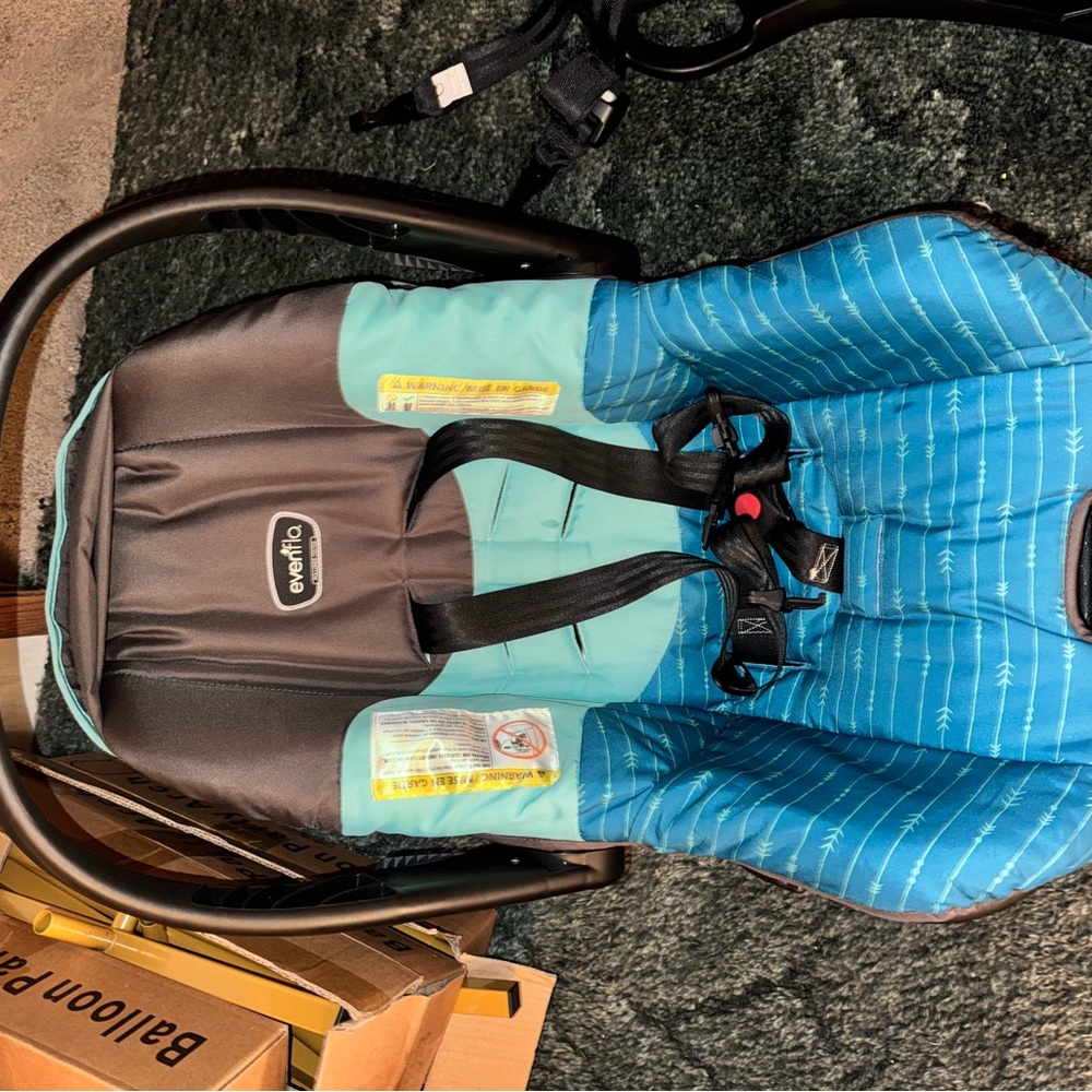 Evenflo Infant Car Seat in Blue and Black